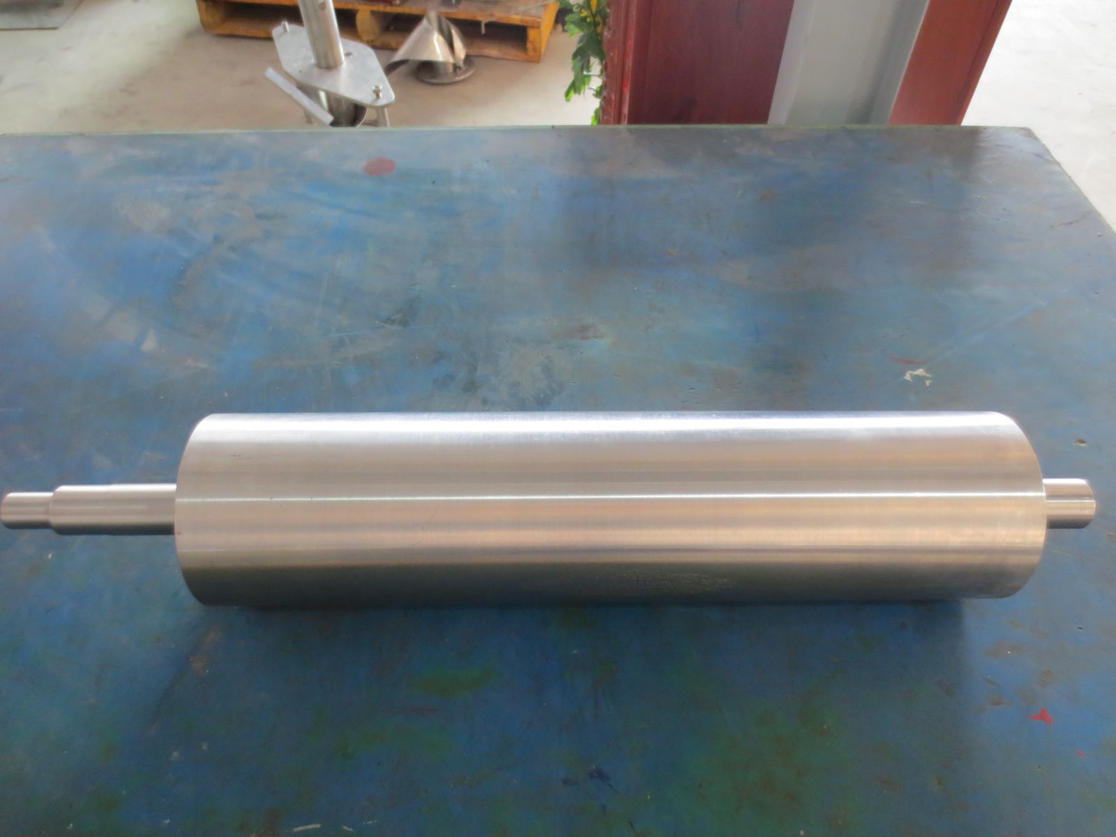 Đơn vị gia công trục lô inox, lô cao su tại Bình Dương giá rẻ